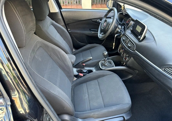 Fiat Tipo cena 34900 przebieg: 90121, rok produkcji 2018 z Garwolin małe 211